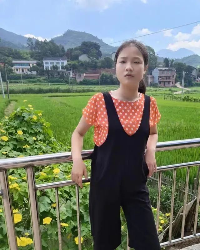 DƬ